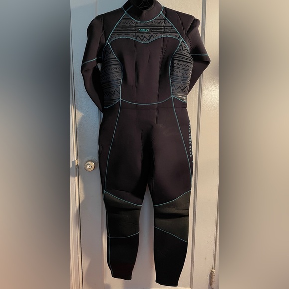 Akona Quantum Stretch Women’s 3mm Wetsuit, size 11/12 - Picture 6 of 11